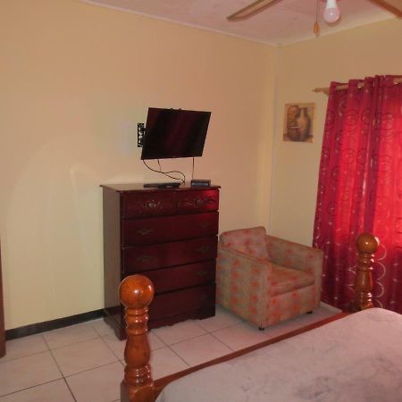 מנדוויל Chateau Yellow מראה חיצוני תמונה