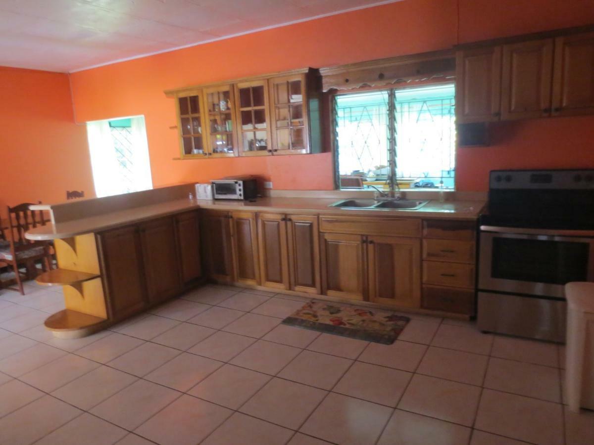 מנדוויל Chateau Yellow מראה חיצוני תמונה
