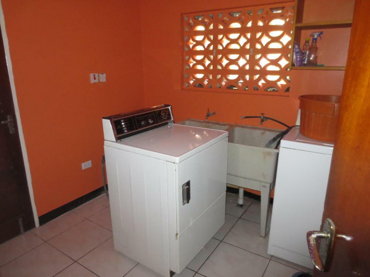 מנדוויל Chateau Yellow מראה חיצוני תמונה